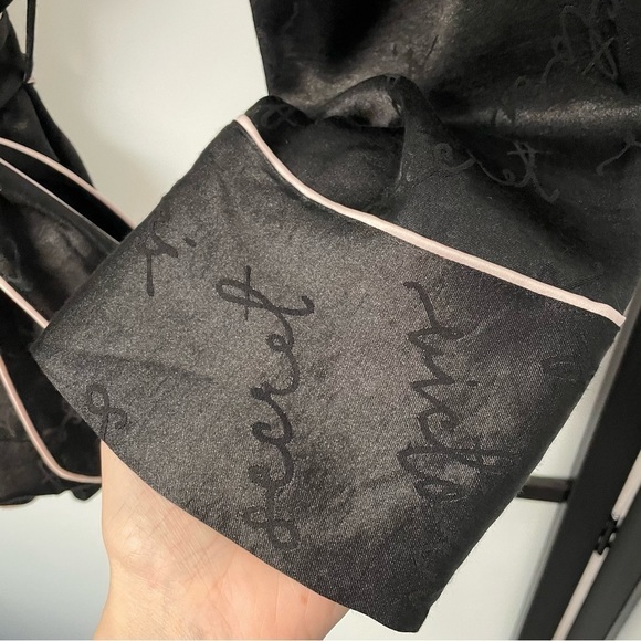𝅺Victoria Secret Black Satin Robe with Ballet Pink Trim Women’s Lingerie - Picture 12 of 16
